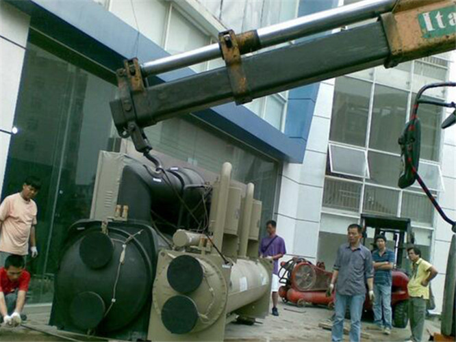 汤阴县随车吊和汽车吊的核心区别是什么？哪种更省钱？