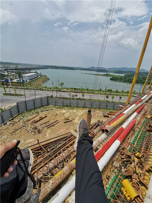 汤阴县作业中发生设备损坏或人员意外，责任怎么划分？